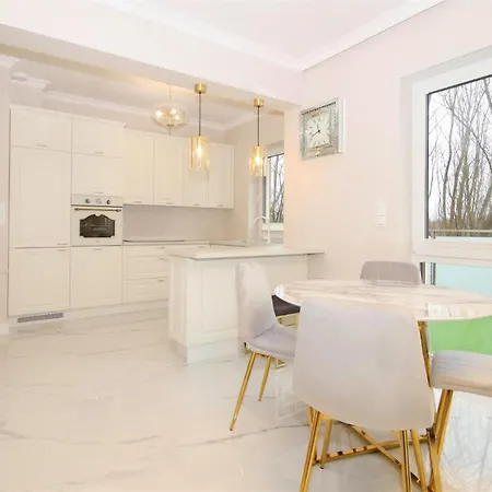 Zamiejska Luxury Apartament Σλούπσκ