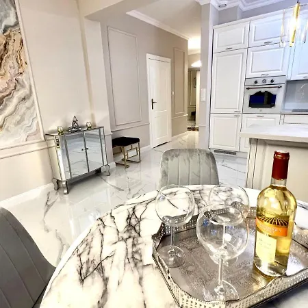 Zamiejska Luxury Apartament Σλούπσκ